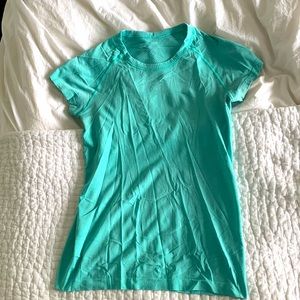 Lululemon workout t-shirt